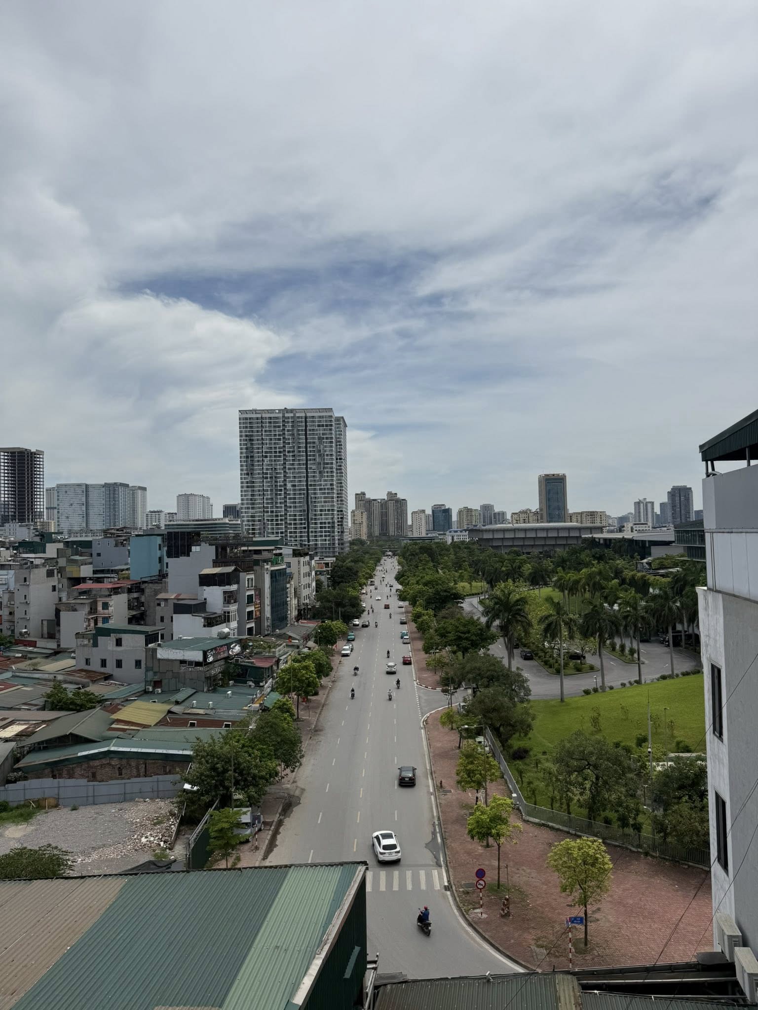 BÁN TÒA NHÀ PHỐ ĐỒNG ME. 188M2 - 10 TẦNG. THANG MÁY. 50 CĂN HỘ KHÉP KÍN.