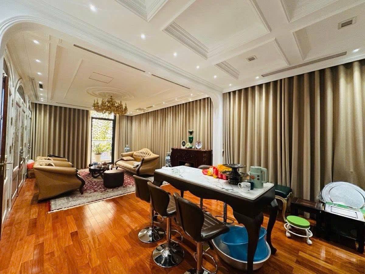 Bán biệt thự sang trọng view công viên KĐT Tây Nam Linh Đàm. DT 200m x 4 tầng m t 10m Giá 69.5 tỷ