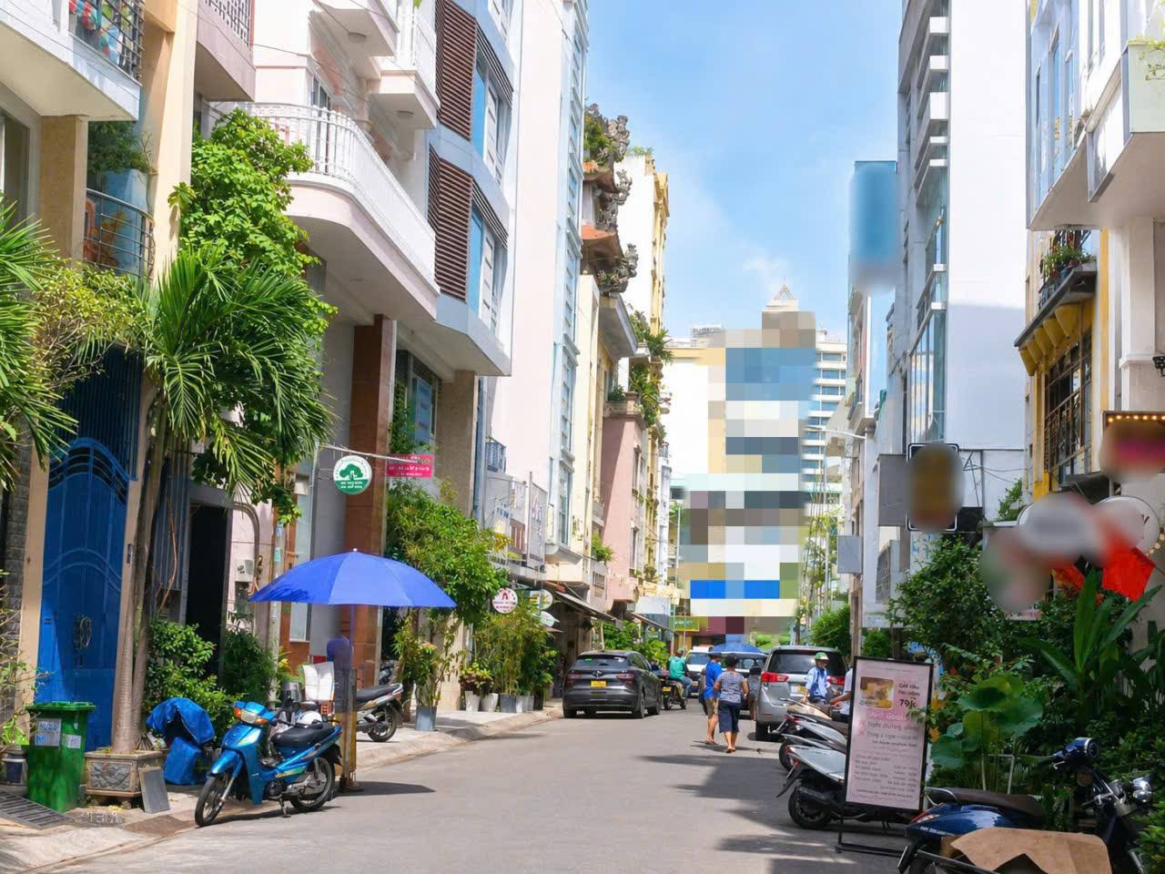 Bán Nhà Cấp 4 Đinh Tiên Hoàng, Quận 1, sát mặt tiền, hẻm xe hơi tránh, sổ riêng, dưới 20 tỷ.