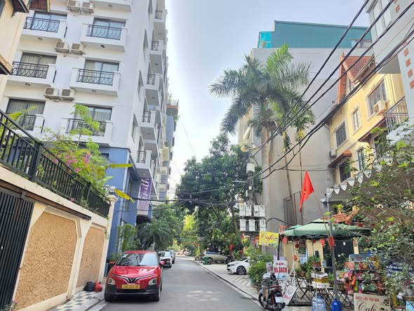 Mặt Tiền 12M Tô Ngọc Vân Ô TÔ Tránh Vỉa hè 250M2 50 Tỷ View Hồ , Xây Tòa