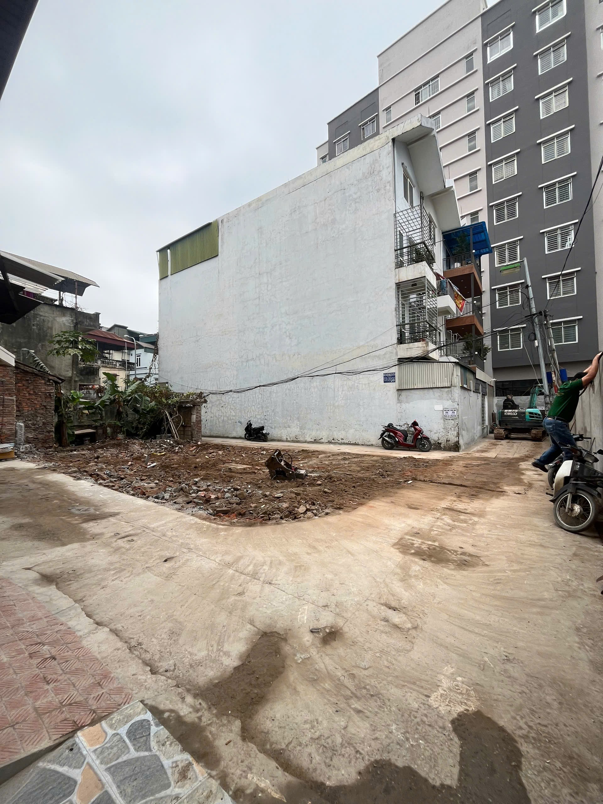 LÔ ĐẤT 3 MẶT TIỀN - OTO NGỦ TRONG ĐẤT - CÁCH MẶT PHỐ 1 NHÀ - NGÕ THÔNG.