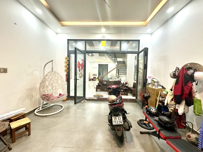 Bán nhà đường số 6, KDC Êm Đềm, Linh Xuân, Thủ Đức, TP HCM. DT 90 m2, 4 tầng. Giá 8,9 tỷ