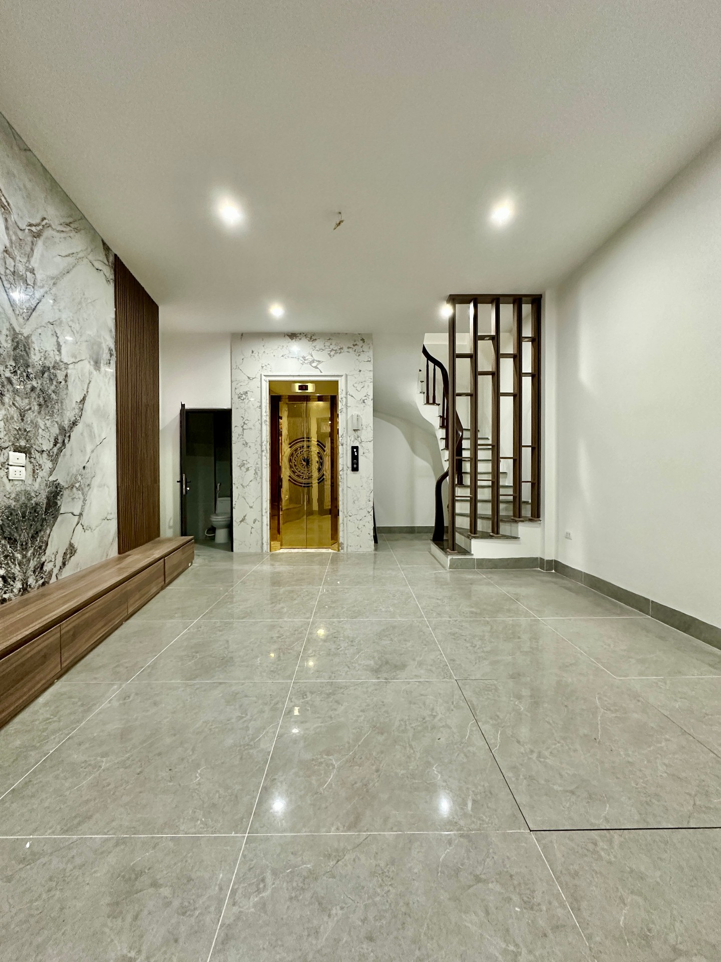 Bán nhà riêng Trần Khát Chân-Hai Bà Trưng, DT45x5T,thang máy,lô góc, nhà mới full nội thất