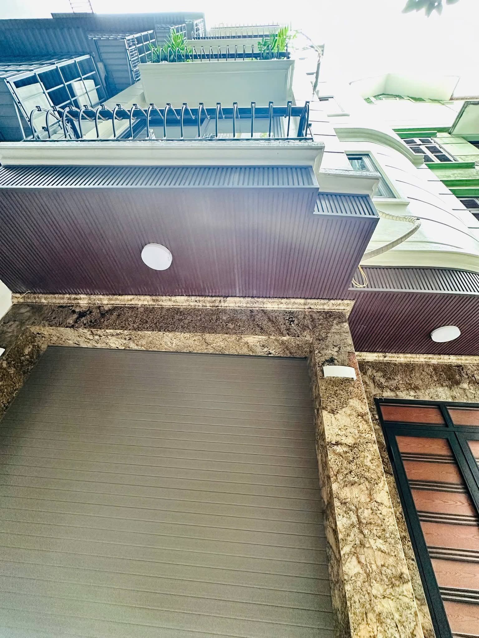 ĐỐNG ĐA- BA ĐÌNH - CẦU GIẤY - LÁNG 7 TẦNG - MẶT TIỀN RỘNG - THANG MÁY ÊM RU - NỘI THẤT SANG XỊN - KINH DOANH - GIÁ 15.5 TỶ ,,,