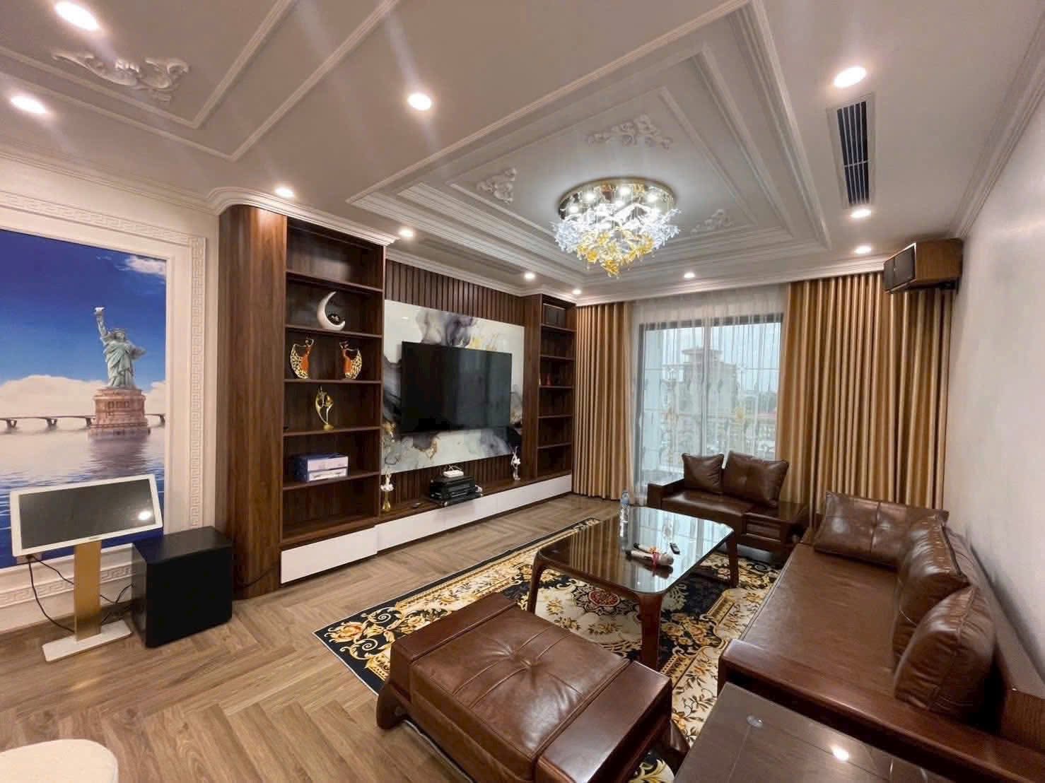 NHÀ ĐẸP PHỐ HOÀNG NGÂN- Ở NGAY- DÂN TRÍ CAO- 55M- 5 TẦNG- 2 THOÁNG- SÁT PHỐ- GARA Ô TÔ.
