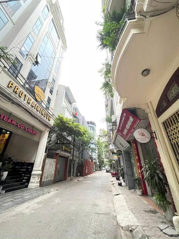 NHÀ MỚI MẠC THÁI TỔ- THANG MÁY- GARA Ô TÔ- 2 THOÁNG- 20M RA PHỐ- NGÕ THÔNG- 7 NGỦ.