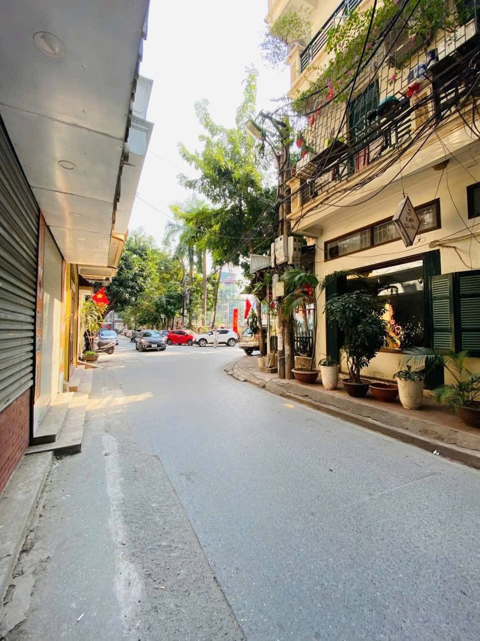 TRẦN DUY HƯNG- 30M RA PHỐ- VỪA Ở VỪA KINH DOANH- GARA Ô TÔ-NHÀ MỚI THANG MÁY- 2 THOÁNG.