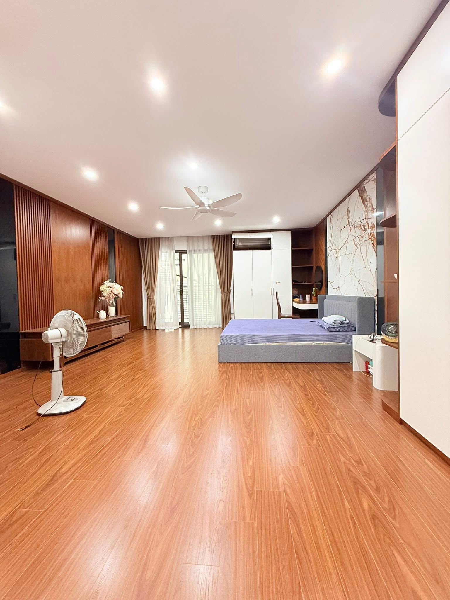 TRUNG KÍNH- 76M- 7 NGỦ- MẶT TIỀN 5M- 2 THOÁNG- 40M RA PHỐ- CHỈ 23 TỶ.