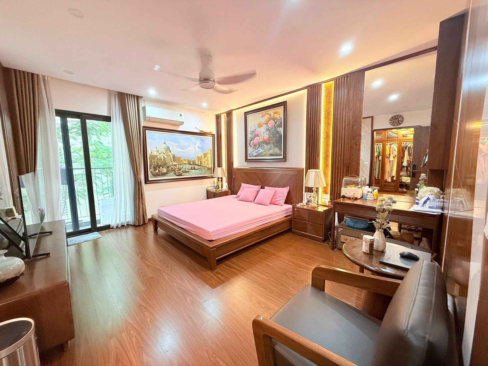TRUNG KÍNH - LÔ GÓC THOÁNG SÁNG - 84M - 5 NGỦ RỘNG - Ô TÔ ĐỖ CỬA - 40M RA PHỐ- NGÕ THÔNG.