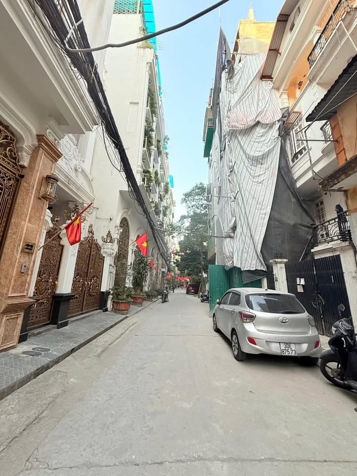NHÀ 2 THOÁNG YÊN TĨNH- 64M- 5 NGỦ RỘNG RÃI- 50M RA PHỐ- Ô TÔ ĐỖ CỬA PHỐ TRUNG HOÀ.