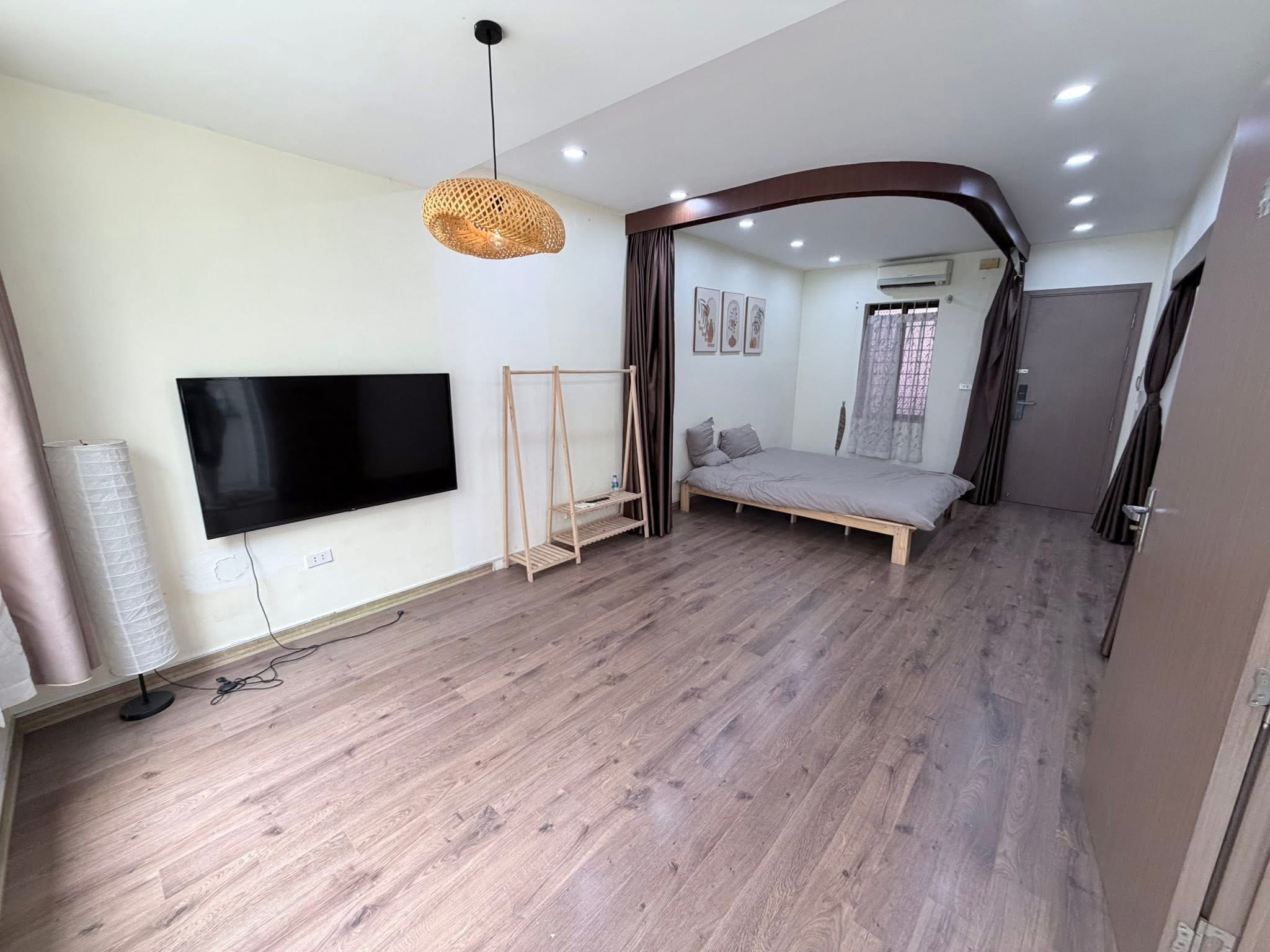 BÁN CĂN HỘ TẬP THỂ LÊ THÁNH TÔNG HOÀN KIẾM - 50M 2PN - HƠN 4 TỶ SĐCC GẦN NHÀ HÁT LỚN GẦN HỒ GƯƠM KINH DOANH HOMESTAY