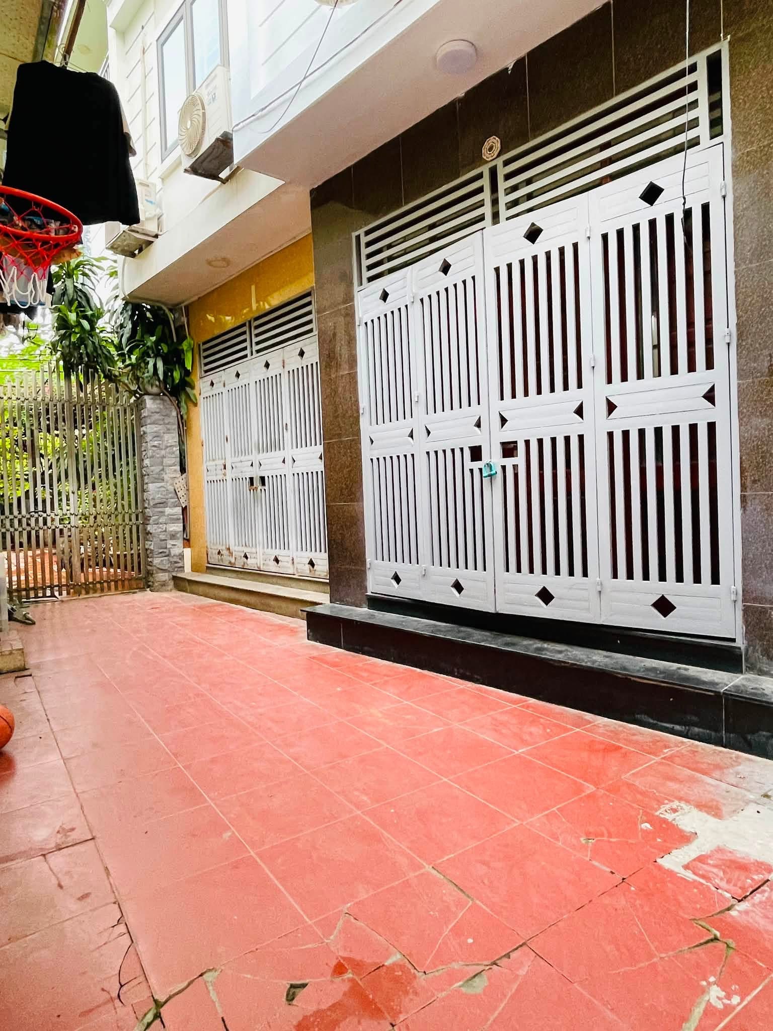 HOÀNG MAI-NHÀ VÍP-NHÀ ĐẸP 2THOÁNG -NGÕ RỘNG - BÃI OTO CẠNH NHÀ - Ở NGAY