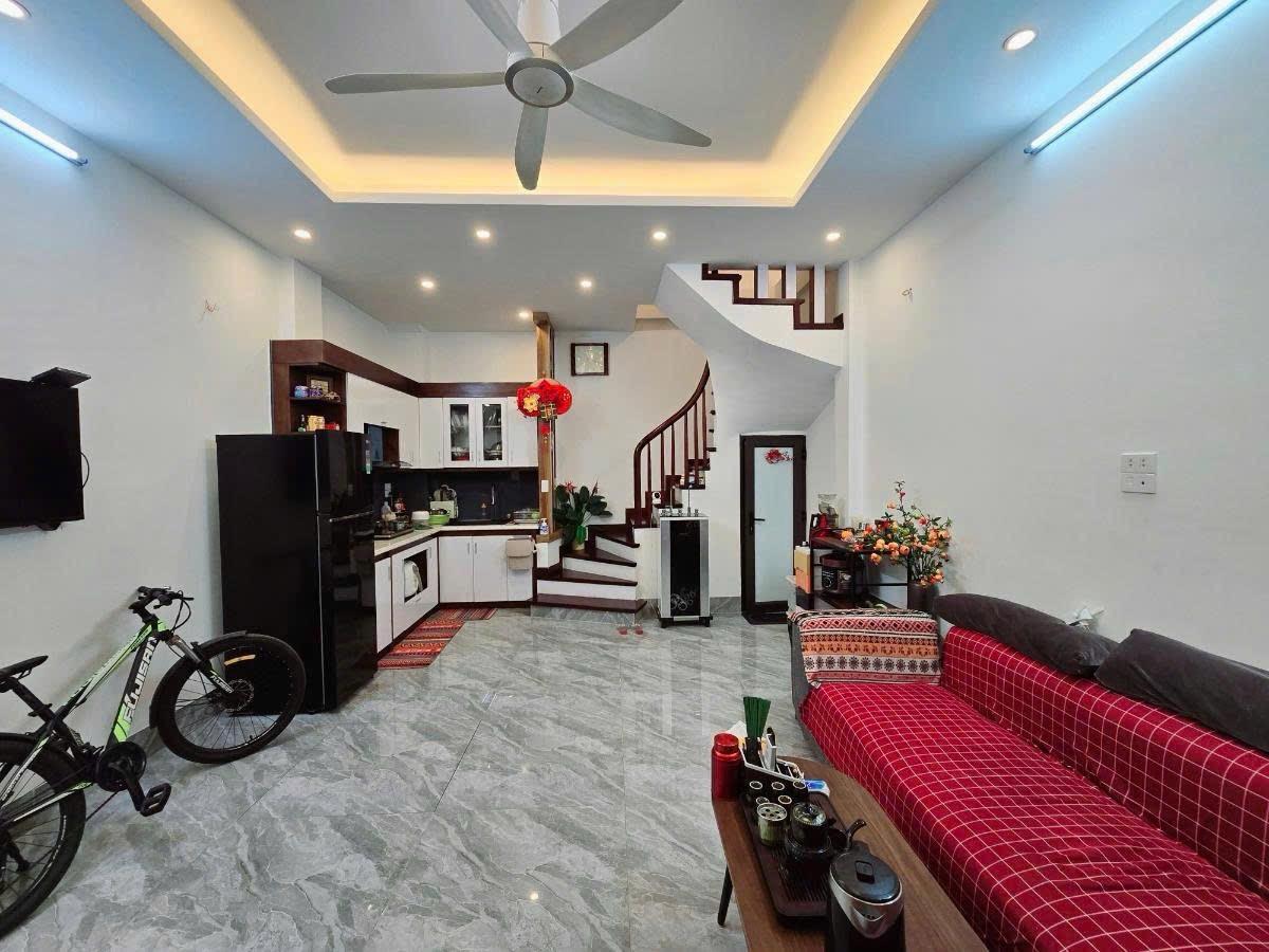 BÁN NHÀ TRẦN THÁI TÔNG CẦU GIẤY DT32M² 5T GIÁ NHỈNH 11 TỶ GẦN ÔTÔ