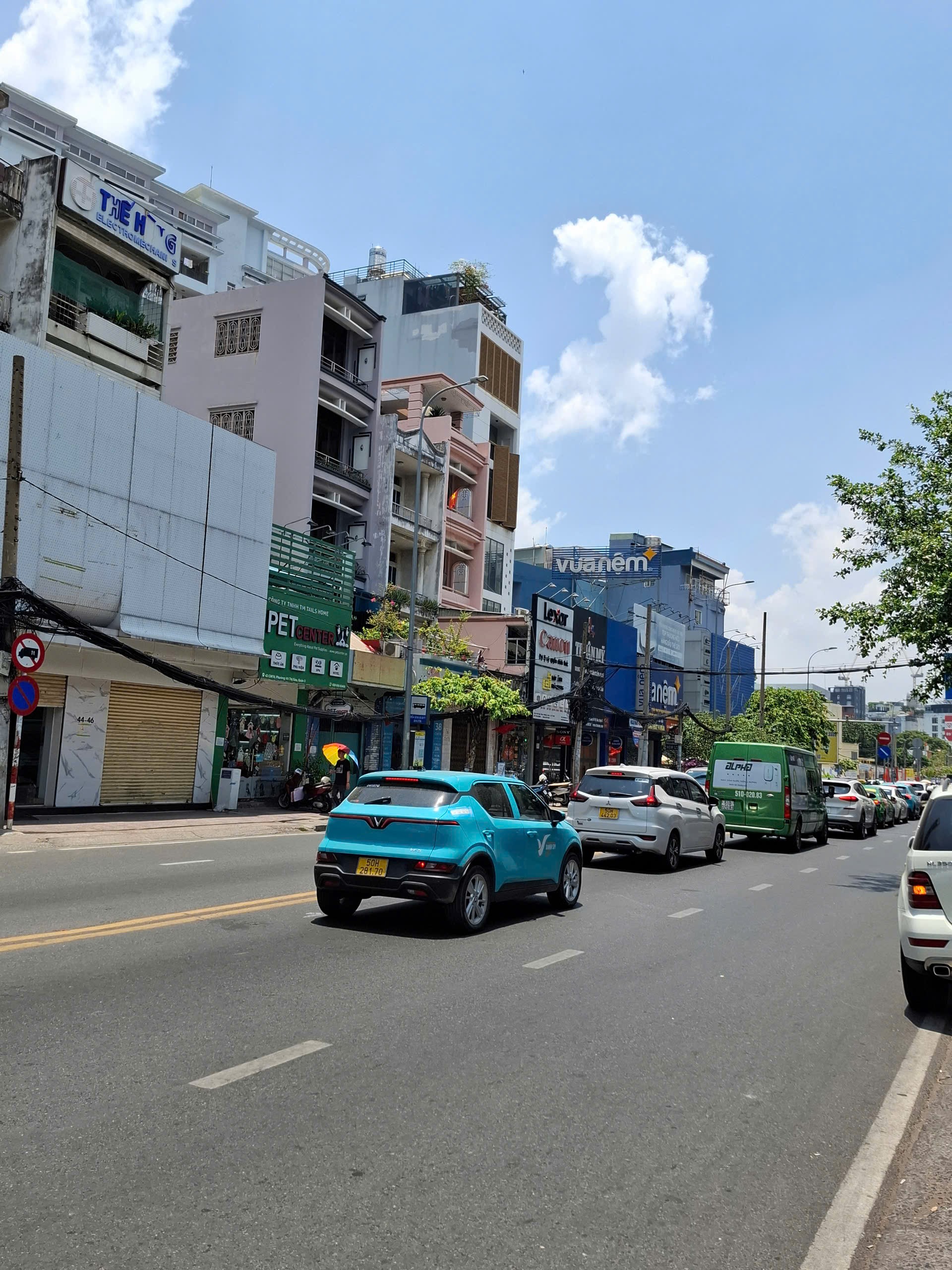 Cho thuê nhà mặt tiền CMT8 quận 3 giá 180 triệu/tháng