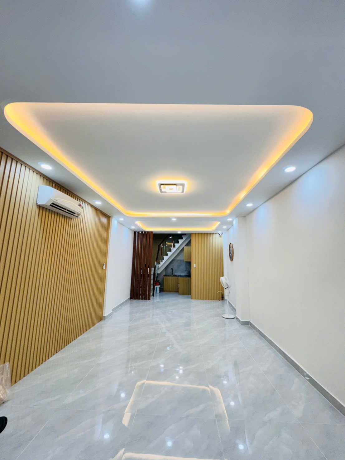 Bán Nhà Mặt Tiền Trần Phú Q.5 - Góc Trần Bình Trọng - 44m² x 2 Tầng - Có Lề Để Xe - 8,7 Tỷ 4m x11m - Nở Hậu Nhẹ - Trệt Trống Suốt Kinh Doanh