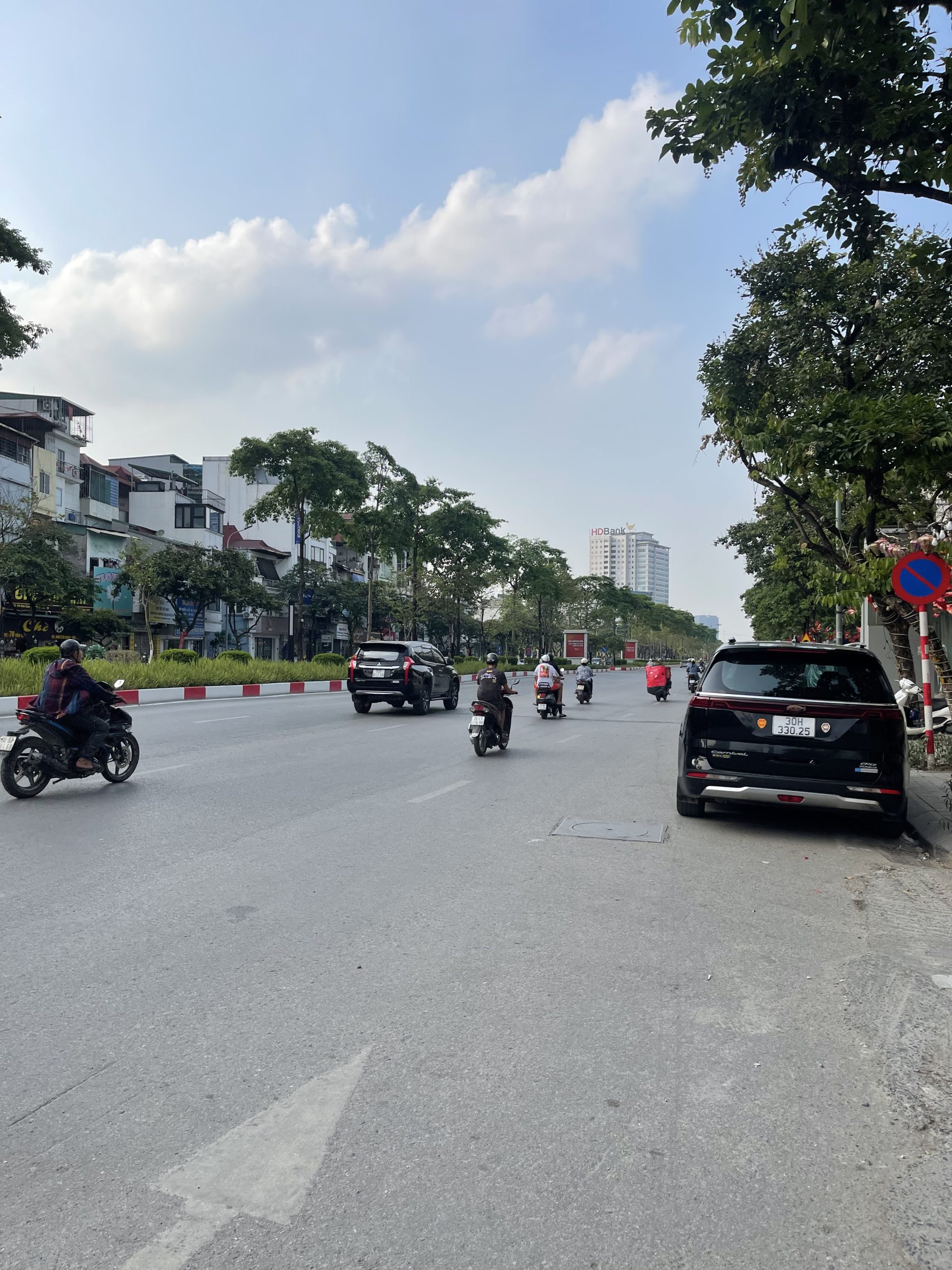 BÁN NHÀ 2 TẦNG CŨ- PHỐ VĂN CAO-SÁC ĐỊNH BÁN ĐẤT -HÀNG HIẾM BA ĐÌNH-GẦN HỒ TÂY-Ô TÔ TRÁNH-LÔ GÓC-30M RA PHỐ-TRƯỚC NHÀ NGÕ RỘNG THOÁNG.