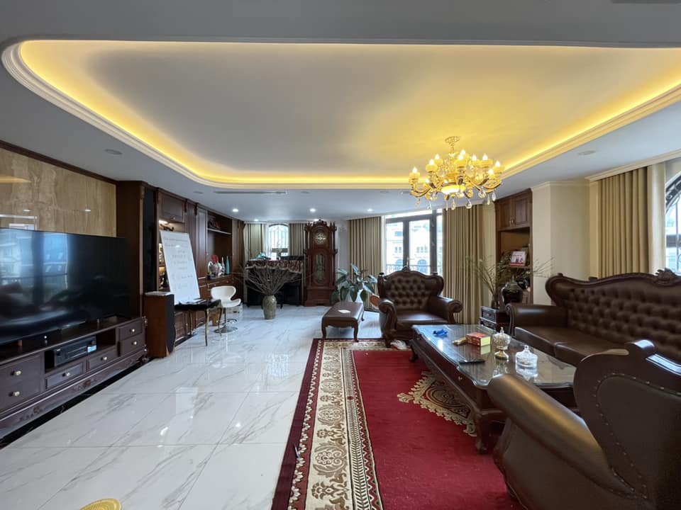 Bán nhà mặt phố Phó Đức Chính, quận Ba Đình, vị trí đắc địa, 96m2, mặt tiền 8m, 6 tầng đẹp, hiện đại.