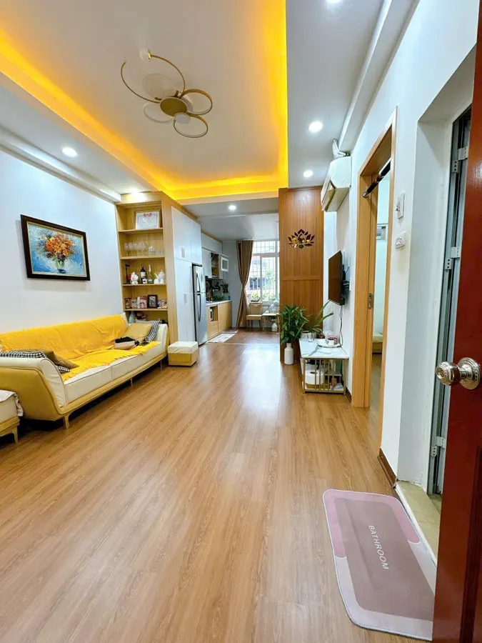 Bán nhà tập thể phố Bà Triệu, quận Hoàn Kiếm, 50m, 2 phòng ngủ, nội thất đẹp.