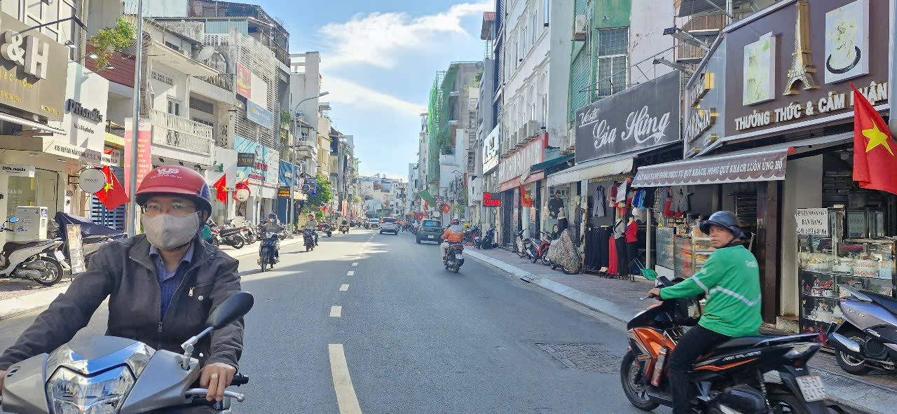Nhà Phố Trung Tâm Tân Bình, Cho gia đình 3 thế hệ, hẻm 6m thông, Khu công chức ngân hàng.