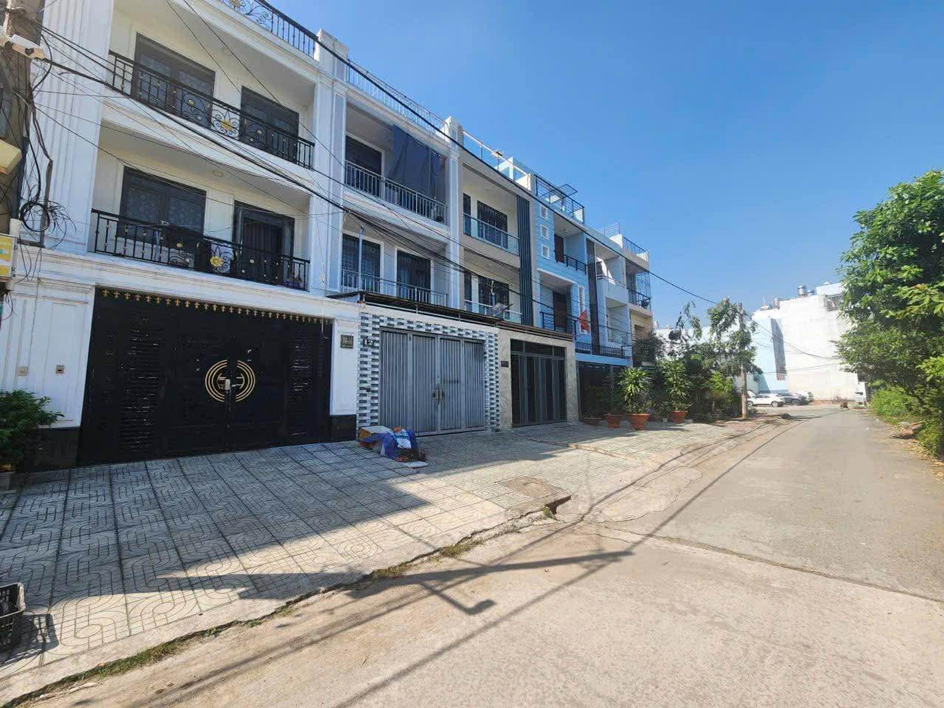 Bán nhà mặt tiền - Lê Bôi - 5x20 - 4 tầng hoàn công - gần chợ