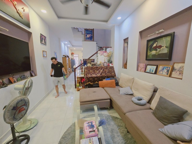 Bán nhà mặt phố đường Số 14, Phước Bình, Q9, Thủ Đức, TP HCM. DT 88m2, 3 tầng, giá 10,95 tỷ.