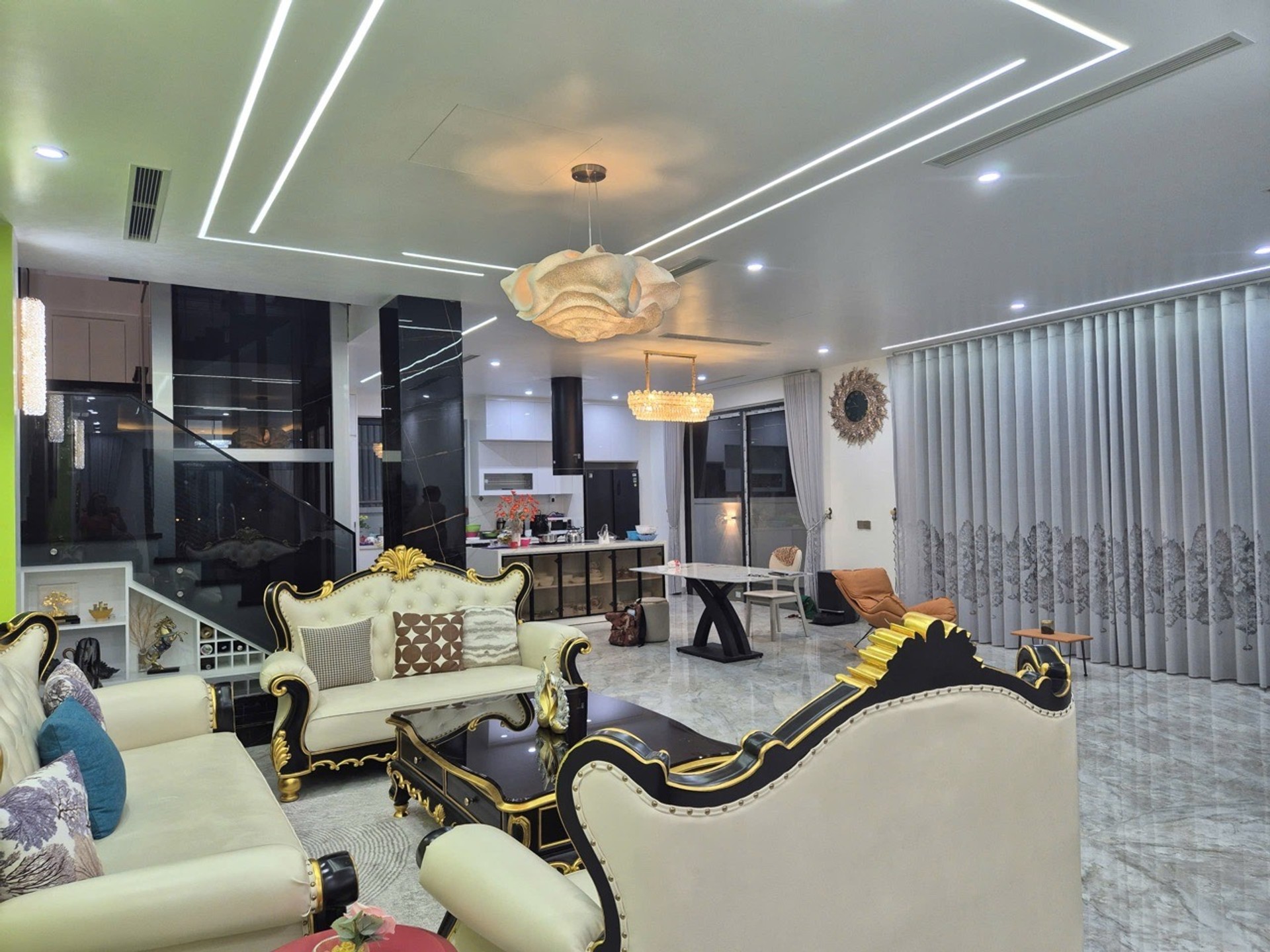 Cực phẩm biệt thự Làng Việt Kiều Quốc Tế – Mới hoàn thiện, thang máy, nội thất nhập khẩu.