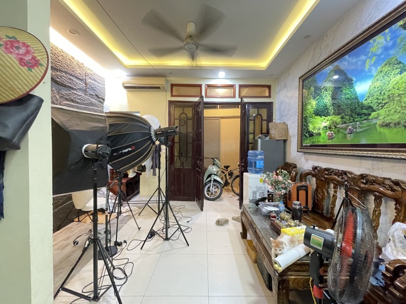ĐỐNG ĐA – HÀO NAM – NHÀ ĐẸP 40M² × 5 TẦNG – NGÕ THÔNG – GẦN METRO CÁT LINH – SỔ ĐỎ CHÍNH CHỦ – Ở NGAY