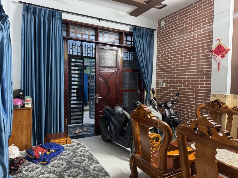 Bán nhà 3 tầng đường số 4, Phường Trường Thọ, Thủ Đức, DT 65m2, 6PN, SHR. Giá 6,75 tỷ.