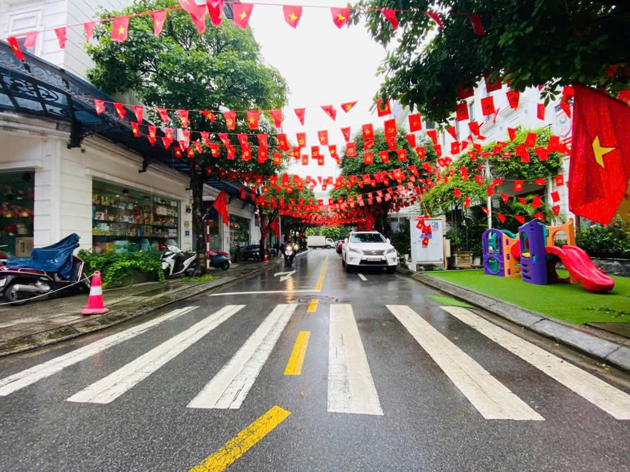 MẶT PHỐ NGHĨA TÂN, 2 MẶT THOÁNG, KINH DOANH SẦM UẤT, 60M2, 3x TỶ.