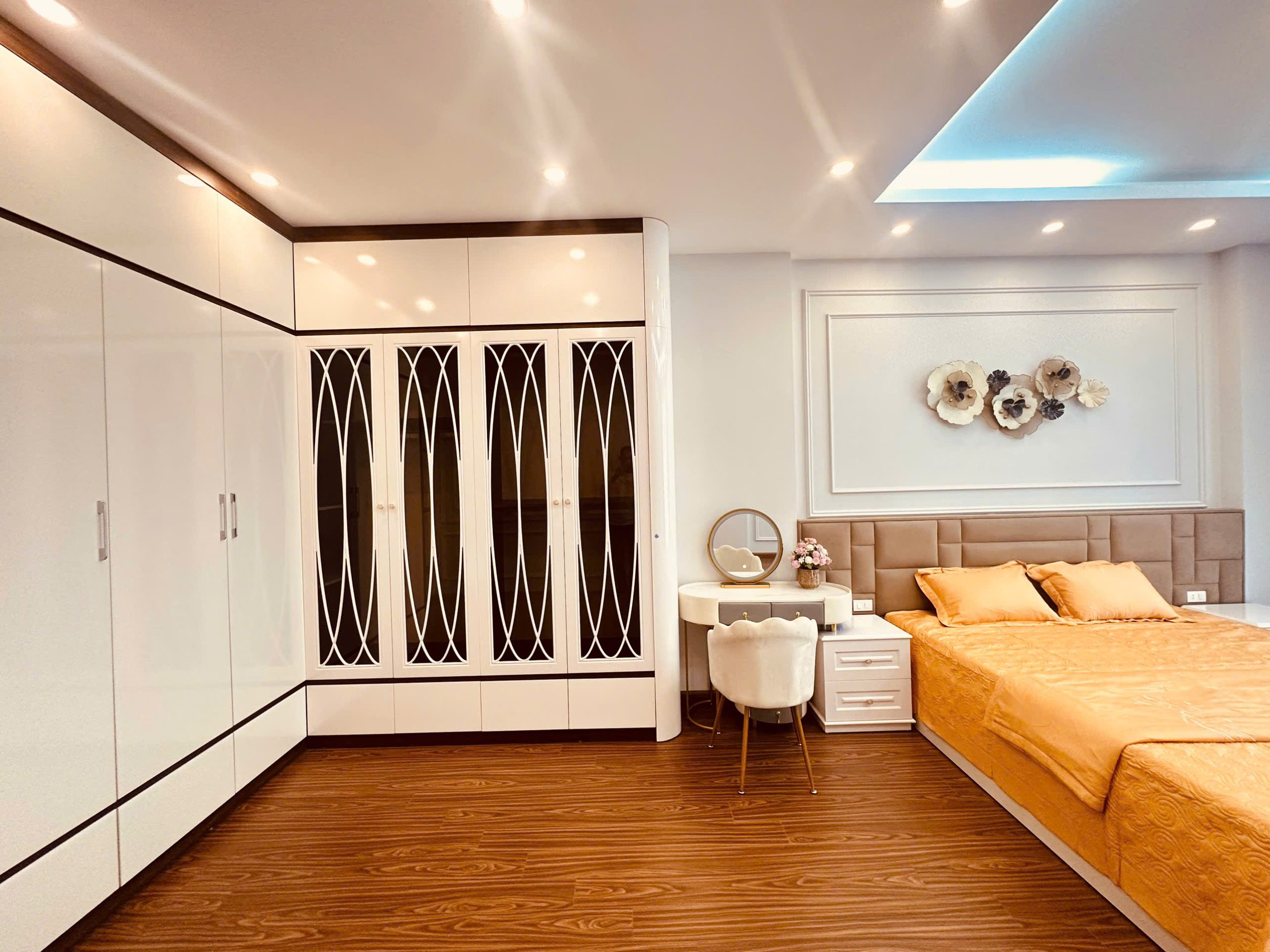 PHÂN LÔ TRUNG KÍNH, Ô TÔ ĐỖ CỬA, 2 THOÁNG TRƯỚC SAU, 50M2, 2X TỶ.