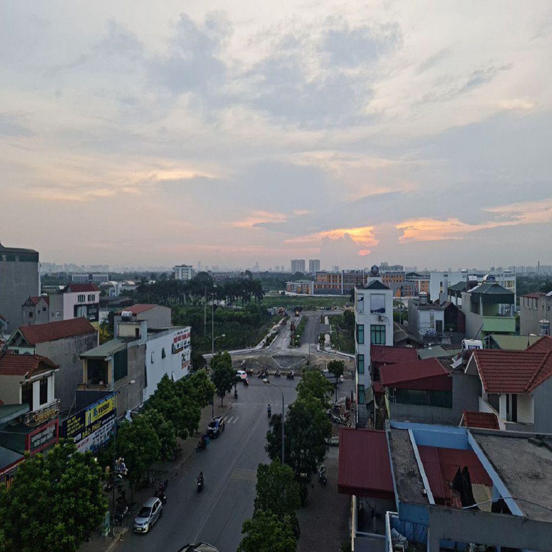 BÁN SHOPHOUSE TRÂU QUỲ GIA LÂM, HÀ NỘI 81m2 mt 5m, đường 20m. Lh 0989894845