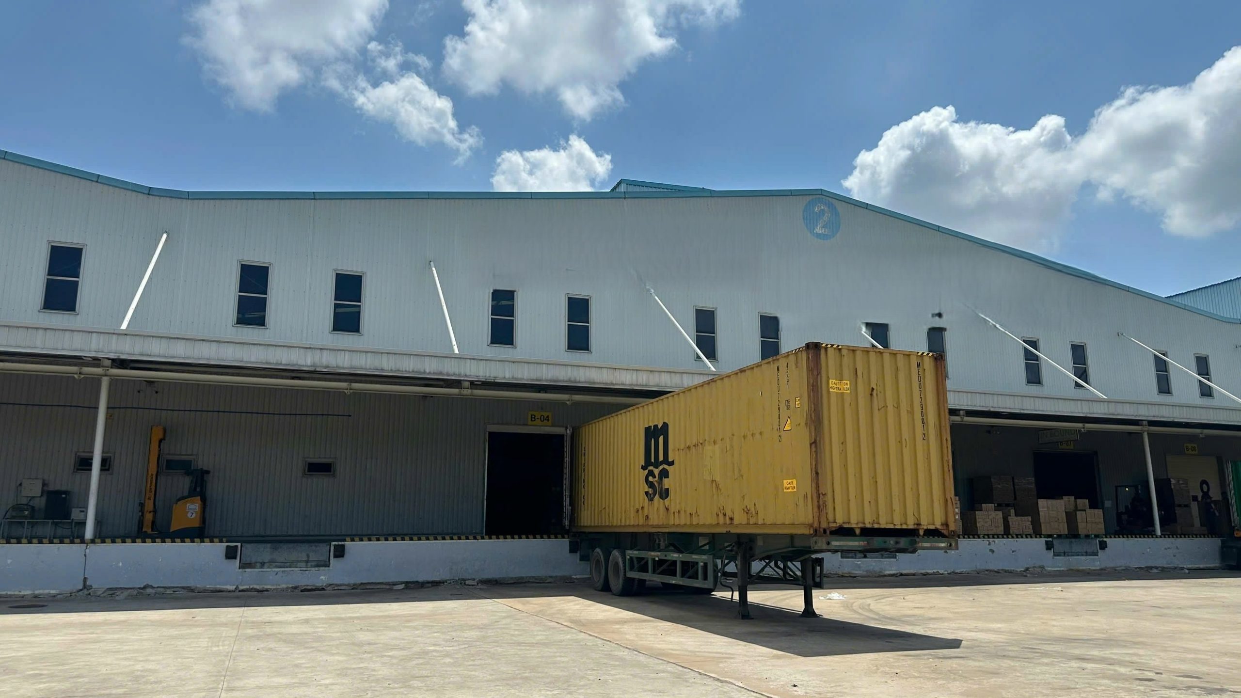 Bán Tổ Hợp Xưởng KCN Long Hậu, Cần Giuộc, Long An , 69.000m² Mặt Tiền 443m Giá 650 Tỷ