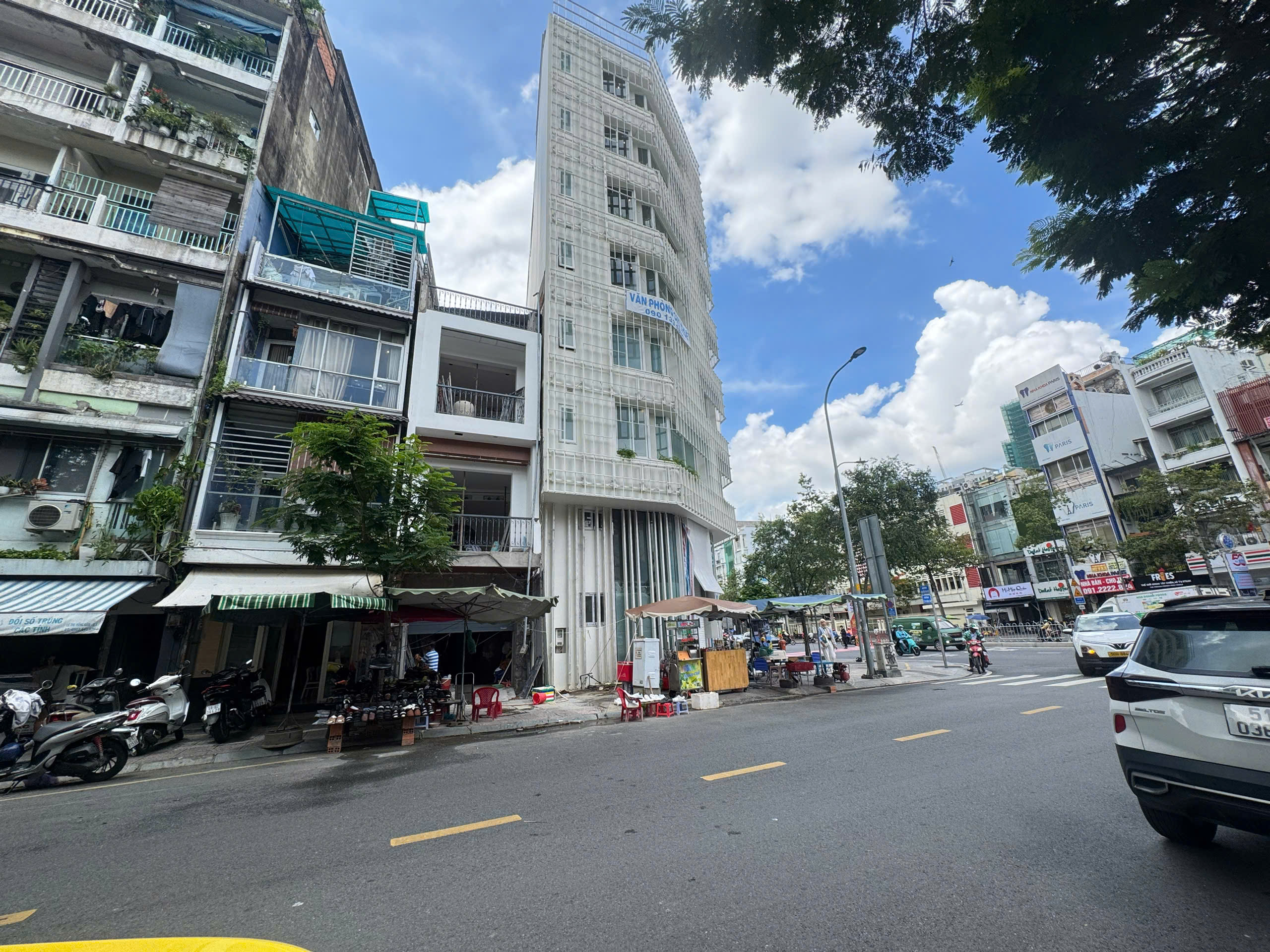 CHỦ ĐI NƯỚC NGOÀI CẦN BÁN NHÀ 4 TẦNG Đ. LÊ THỊ HỒNG GẤM, QUẬN 1 - NGAY TRẦN HƯNG ĐẠO & NGUYỄN THÁI HỌC - VỊ TRÍ KINH
