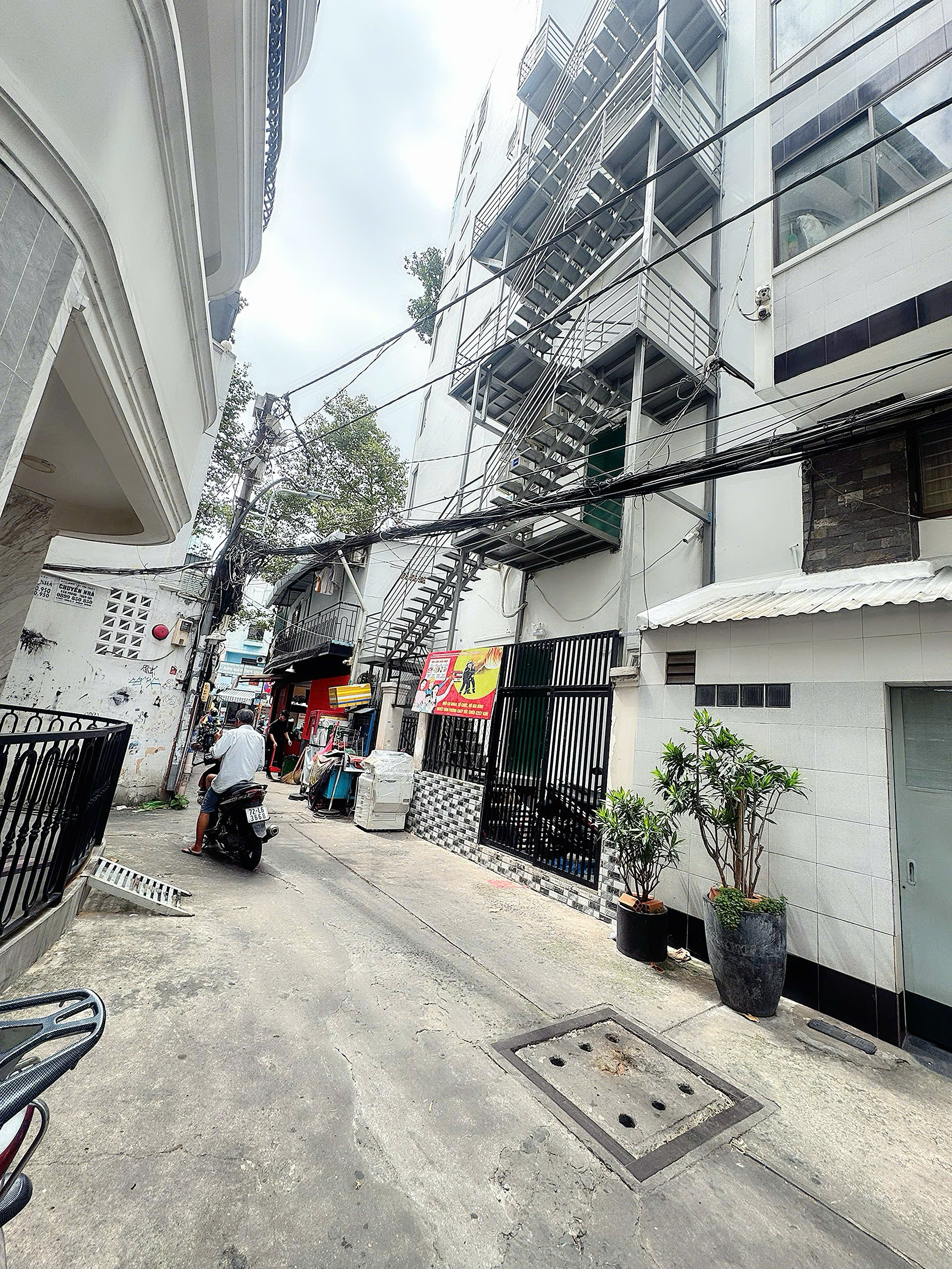 CHÍNH CHỦ CẦN BÁN NHÀ 3 TẦNG - 3 MẶT TIỀN SIÊU ĐẸP - XE HƠI NGỦ TRONG NHÀ Đ. BÙI THỊ XUÂN, QUẬN 1 * LH GIANG