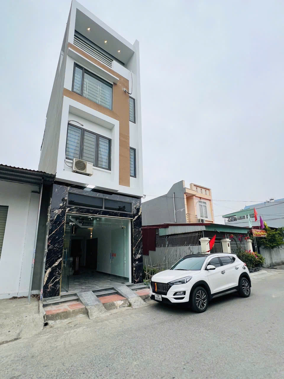 BÁN NHÀ 4 TẦNG MẶT ĐƯỜNG – GARA Ô TÔ – KINH DOANH TỐT – 4,99 TỶ