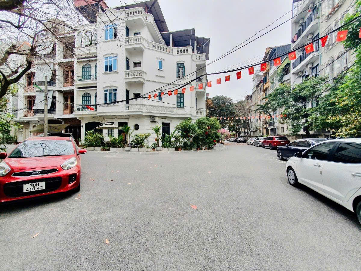 Giá bán gấp trong tháng 190 triệu/1m2, Liền kề Foresa Xuân Phương 104m2 - 4 tầng- Lô Góc -Vỉa hè Kinh doanh