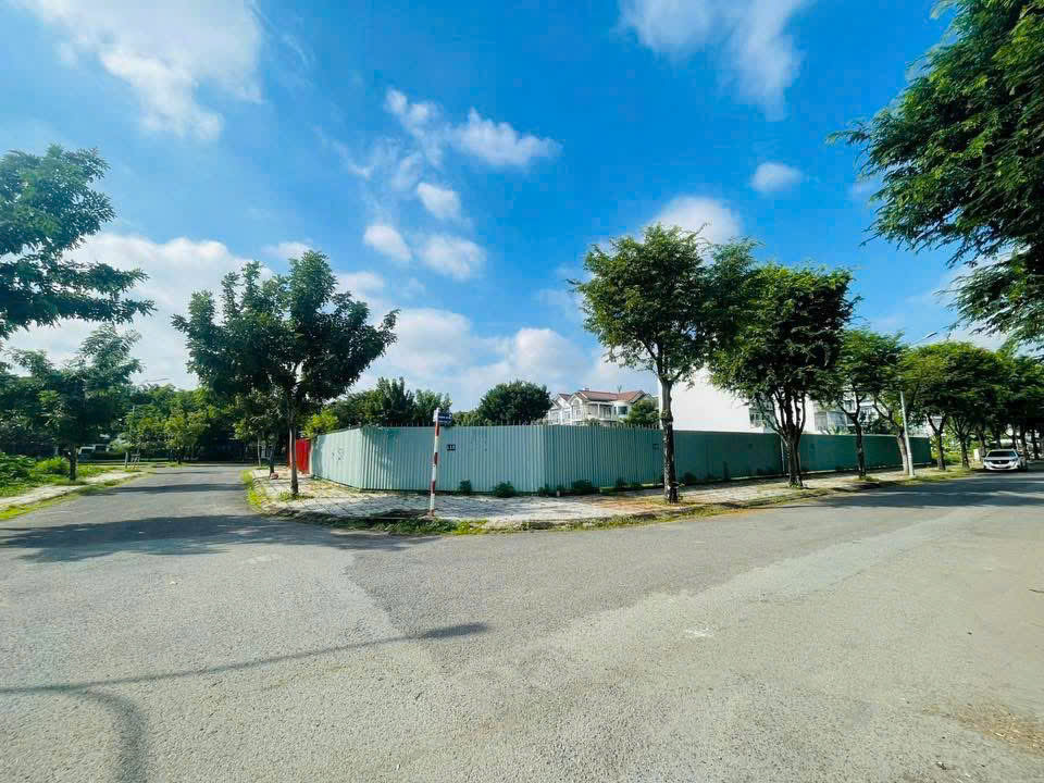 Bán Đất góc 3 Mặt Tiền 27x36m Khu sadaco Ven Sông Tân Phong Quận 7