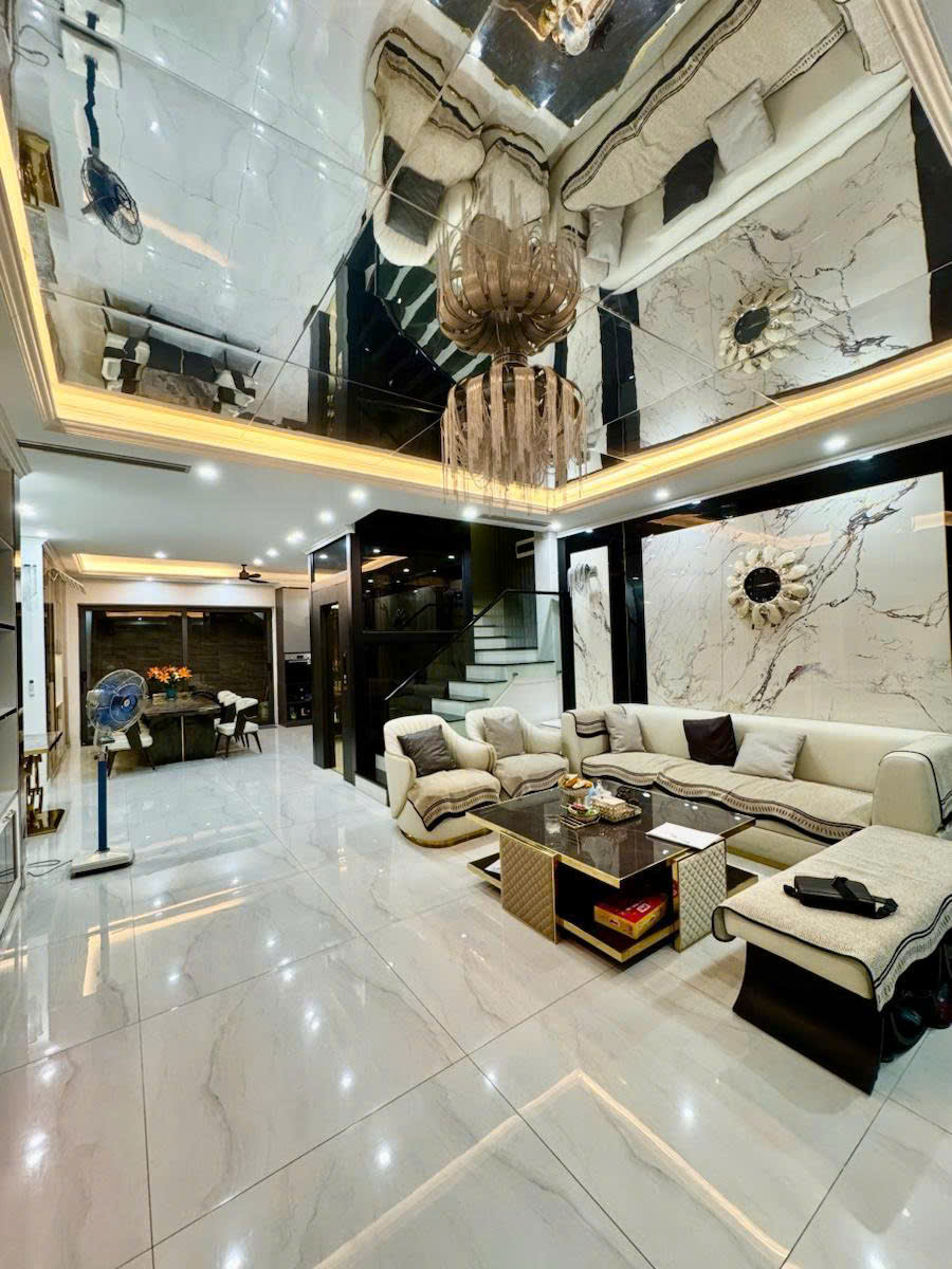 Nhà Đẹp Phân Lô Foresa Xuân Phương 90m2x5 Tầng- Full nội thất - vỉa hè ô tô- ô chờ thang máy- giá 21 tỷ