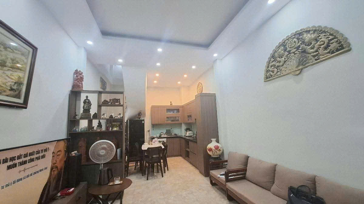 Hiếm phố Chùa Bộc 33m2, 4T, MT3.9m Gara ô tô tránh nhỉnh 13 tỷ trung tâm Đống Đa
