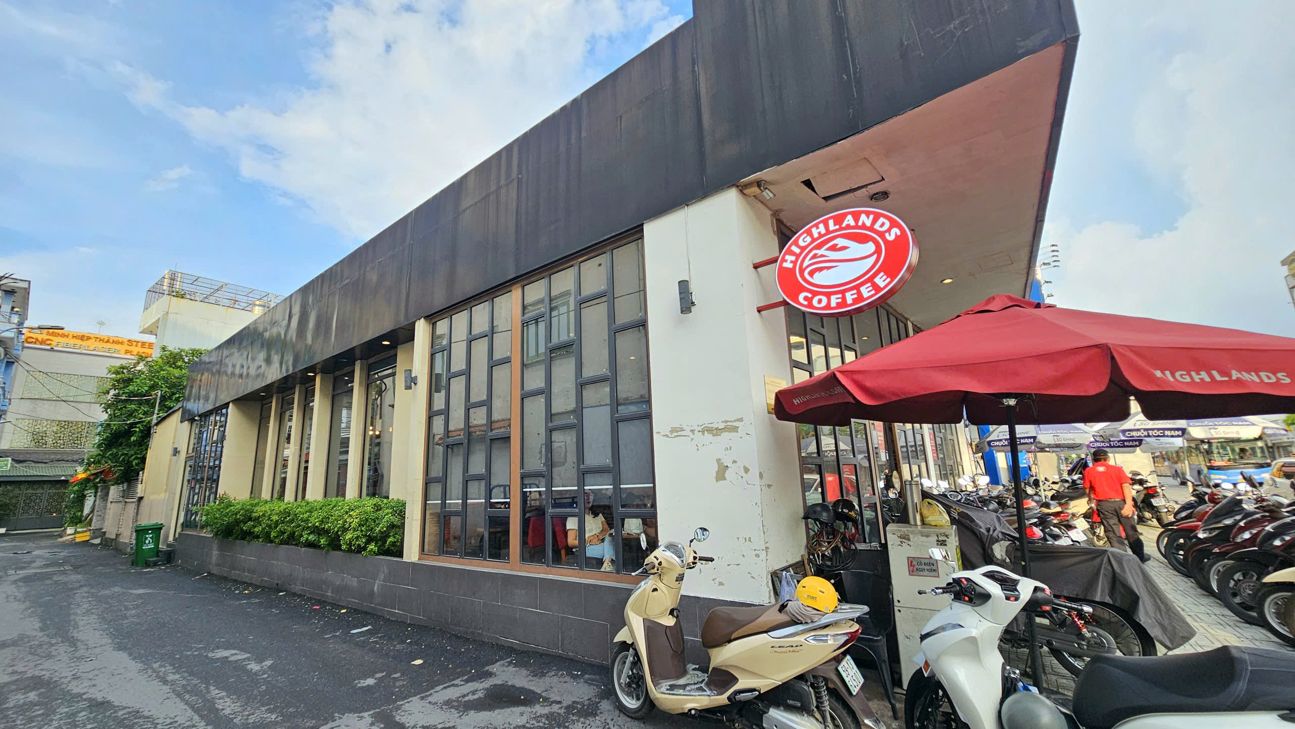 Cần tiền gấp, bán nhanh tòa nhà 5 tầng khu 1180 Highland coffee Quang Trung, Gò Vấp, 125m2, 13 phòng dòng tiền khủng.