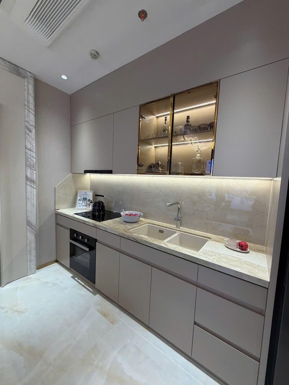 Sở hửu ngay căn 2PN - 2WC view hồ bơi vô cực The Emerald Boulevard mặt tiền quốc lộ 13.
