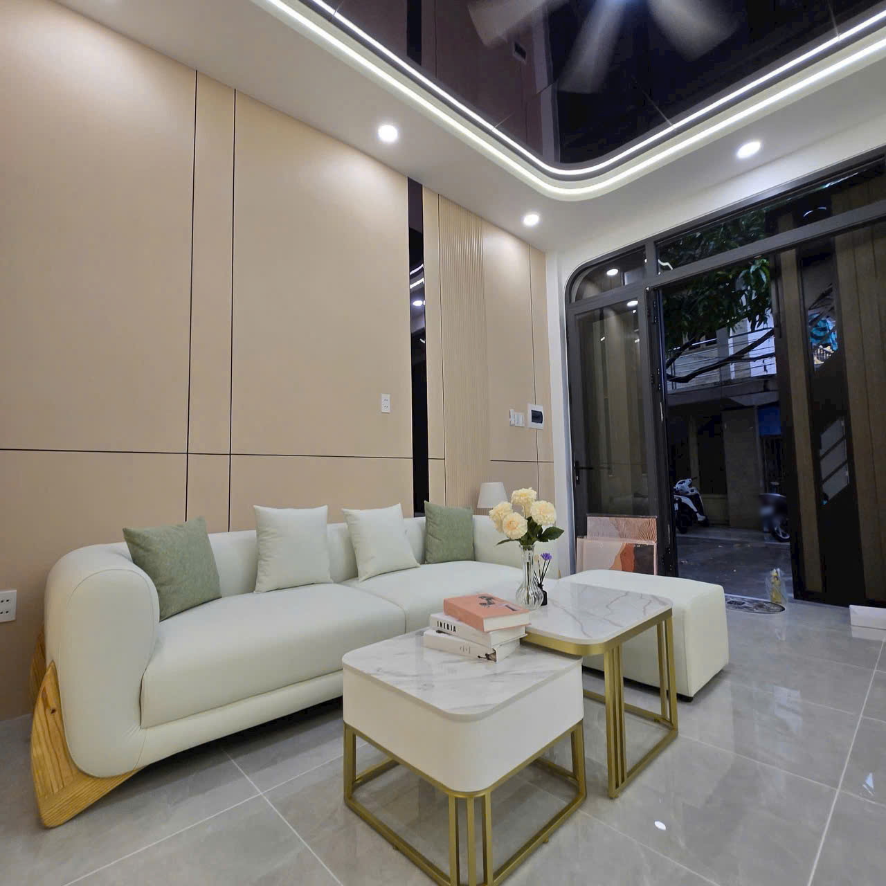 Siêu phẩm 4 tầng (Penshouse mặt đất) đường Âu Dương Lân P. Chánh Hưng (P3Q8 cũ). Giá 6,95 tỷ TL