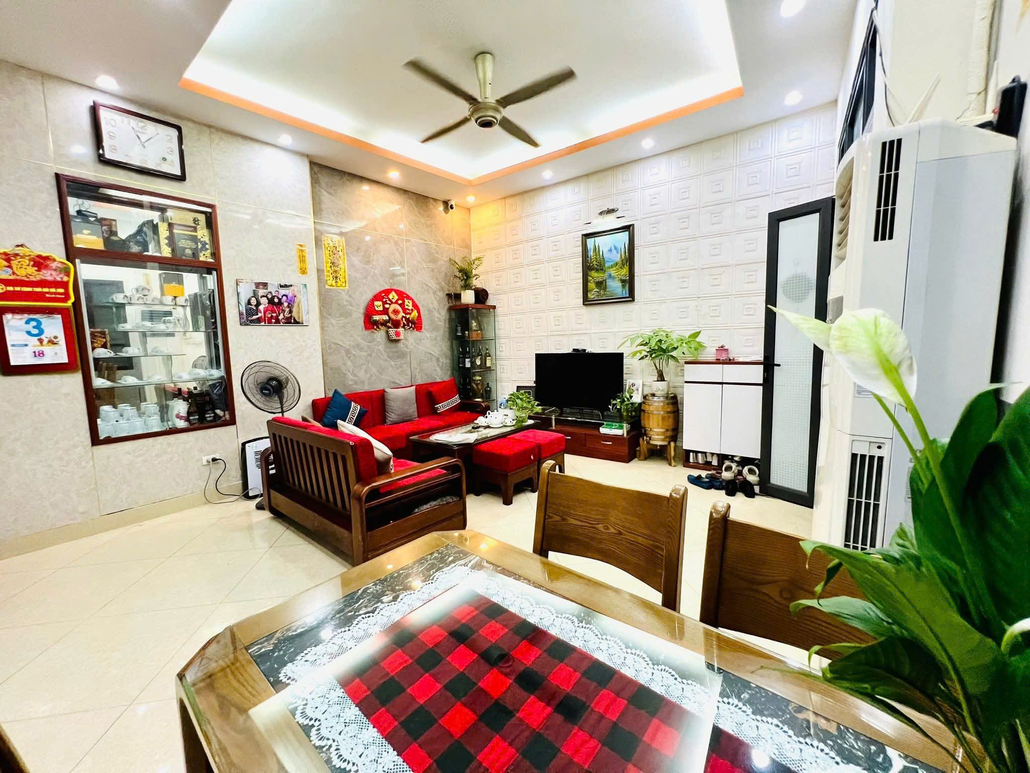 Bán nhà Trường Chinh nhỉnh 8 tỷ 32m2, 3 tầng, mặt tiền 5.5m ngõ rộng gần Hồ Khương Thượng