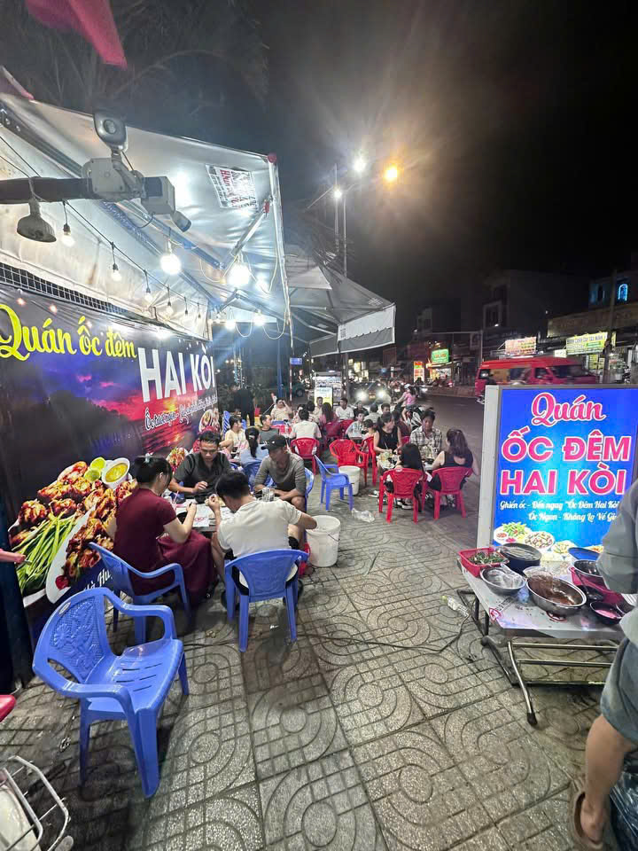 Quận 12 ! SANG RẺ QUÁN ỐC CÓ VỈA HÈ ĐÀI 16m , Ngay đoạn đường đông thoáng , Full trang thiết bị, Tel : 0355369061 (