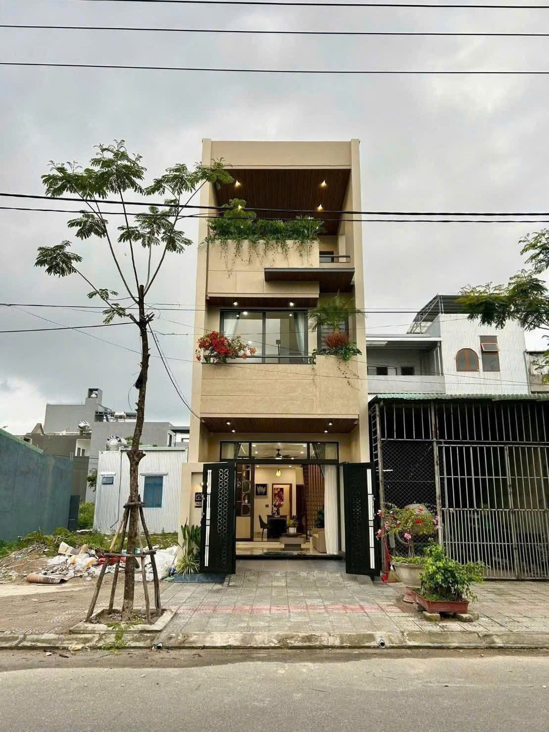 CHO THUÊ NHÀ 3 TẦNG FULL NỘI THẤT CAO CẤP – MẶT TIỀN ĐƯỜNG 10.5M TRẦN TRIỆU LUẬT, ĐÀ NẴNG