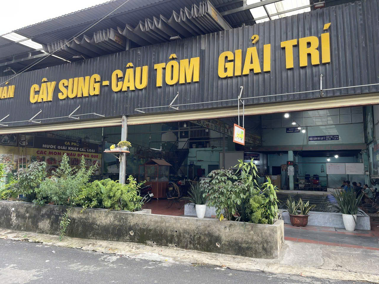 Bình Dương ! SANG NHƯỢNG HỒ CÂU TÔM – QUÁN NHẬU Giá : 500 tr ( TL ) , HỒ CÂU CÓ TIẾNG VÀ DOANH THU TỐT TRONG KHU VỰC,