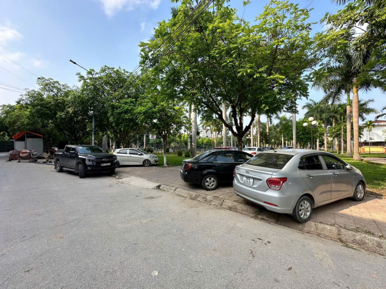Bán căn nhà 2,5 tầng Hướng Đông Nam có diện tích 95,6 m2 Tại Đường Nguyễn Văn Cừ - phường Bắc Giang - Bắc Ninh