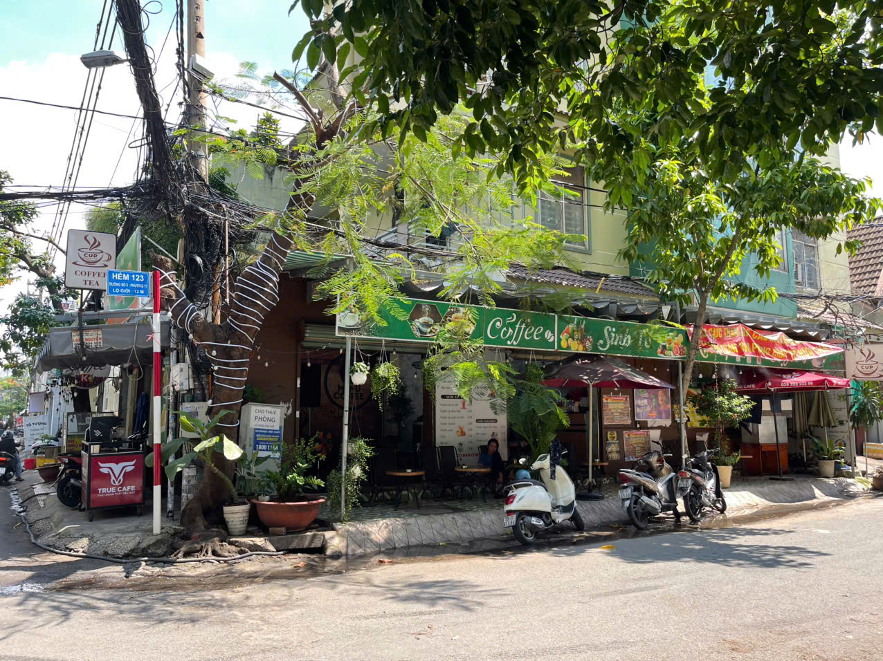 SANG QUÁN CAFFE Góc 2 MT, Quán Đẹp Lắm, DT : 6m x 15m, Ngay góc 2 MT đường kính doanh sầm uất, Tel : 0904034063 ( Chính