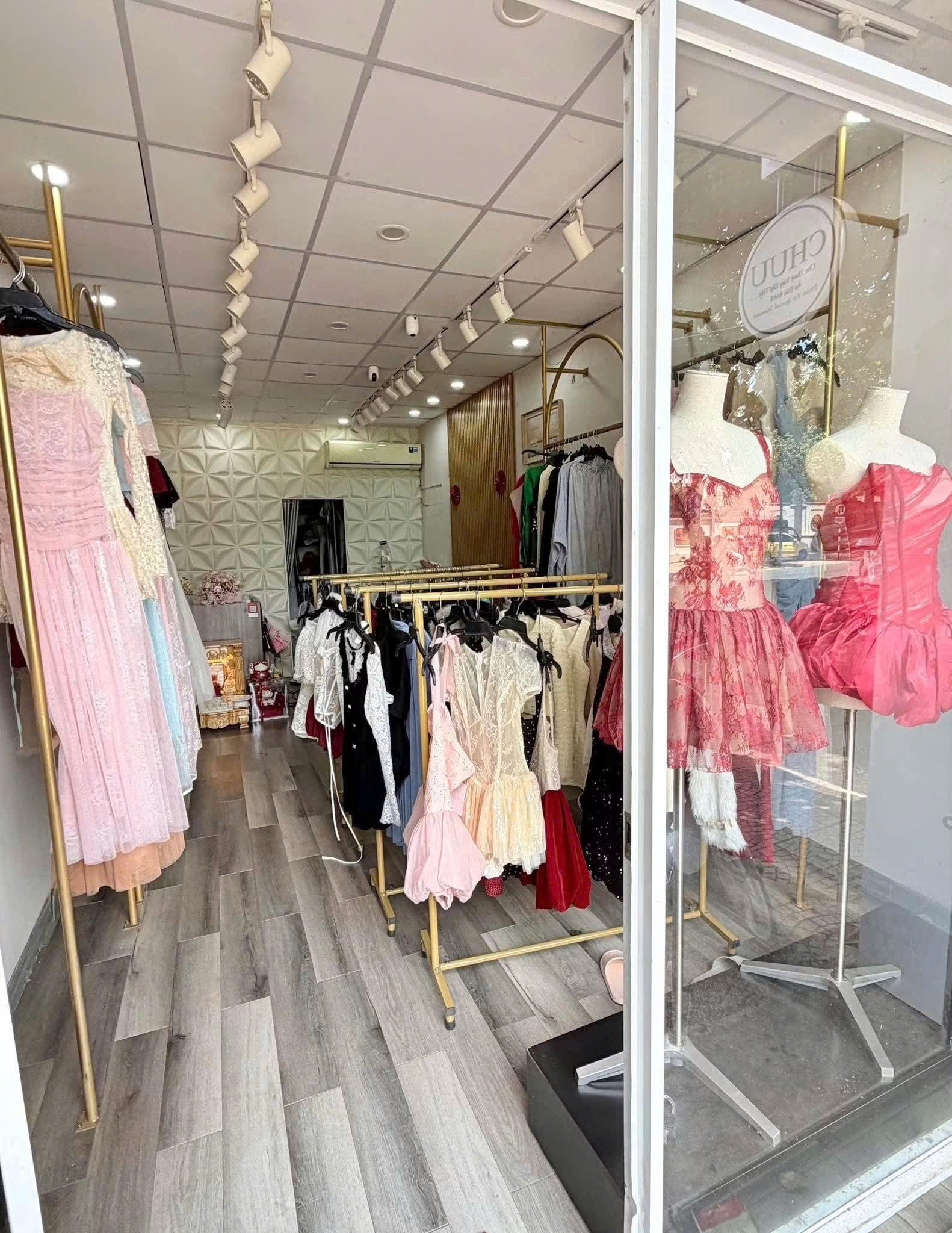 SANG GẤP SHOP QUẦN ÁO – VÀO BÁN NGAY Địa chỉ: Số 388, đường Phan Bội Châu, phường Thành Nhất, thành phố Buôn Ma Thuột,