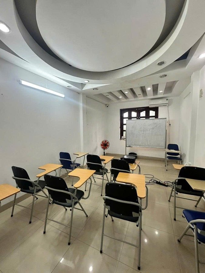 Bán Nhà Nguyễn Chí Thanh. Ba Đình. Ô Tô. DT 47m2. MT 3.7m. 5 Tầng. Giá 19.9 Tỷ